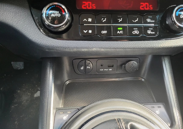 Kia Sportage cena 49900 przebieg: 179500, rok produkcji 2012 z Tarnów małe 379